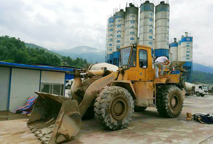 中铁八局集团装载机安装我司油耗监控产品